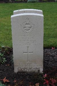 Berlin 1939-1945 War Cemetery - Cox, William Roland