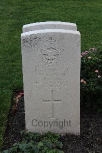 Berlin 1939-1945 War Cemetery - Dixon, Derek Arthur