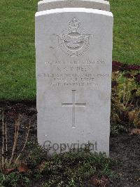 Berlin 1939-1945 War Cemetery - Dineen, Bertrand Patrick