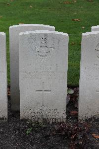 Berlin 1939-1945 War Cemetery - Doe, Leslie Hubert