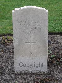 Berlin 1939-1945 War Cemetery - Edwards, Joyce