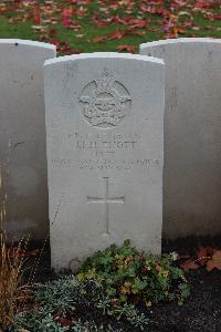 Berlin 1939-1945 War Cemetery - Eliott, John Livingstone Hopkins