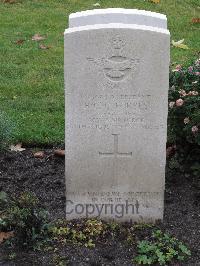 Berlin 1939-1945 War Cemetery - Forbes, Robert George Cameron