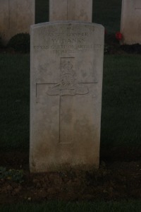 Aubigny Communal Cemetery Extension - Banks, W