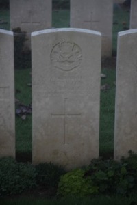 Aubigny Communal Cemetery Extension - Benton, James