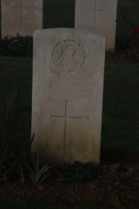 Aubigny Communal Cemetery Extension - Biltcliffe, J