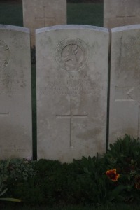 Aubigny Communal Cemetery Extension - Brown, Leslie Charles