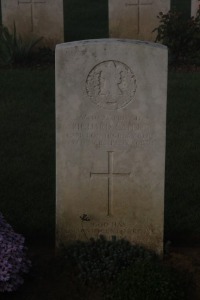 Aubigny Communal Cemetery Extension - Cairns, Richard