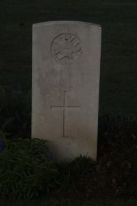 Aubigny Communal Cemetery Extension - Chandler, L