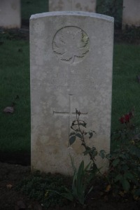 Aubigny Communal Cemetery Extension - Cowles, R J