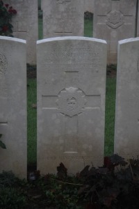 Aubigny Communal Cemetery Extension - Davenport, F