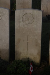 Aubigny Communal Cemetery Extension - Davis, Frederick