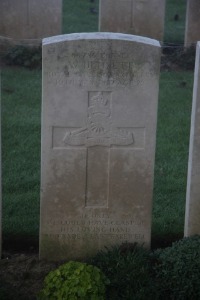 Aubigny Communal Cemetery Extension - Dunnett, W