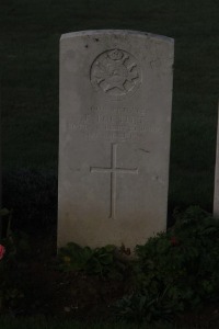 Aubigny Communal Cemetery Extension - Footitt, F