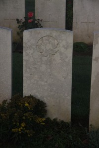 Aubigny Communal Cemetery Extension - Fountain, Thomas