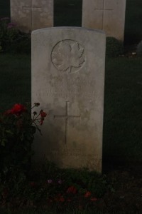 Aubigny Communal Cemetery Extension - Gray, Ronald Maxwell