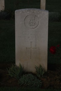 Aubigny Communal Cemetery Extension - Hall, Thomas Edward