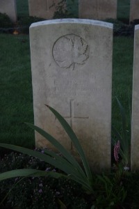 Aubigny Communal Cemetery Extension - Hare, E J