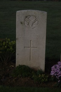 Aubigny Communal Cemetery Extension - Harrold, J