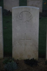 Aubigny Communal Cemetery Extension - Harwood, W P