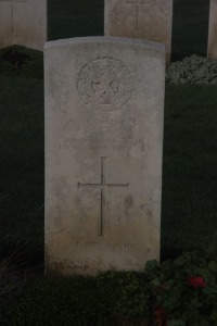 Aubigny Communal Cemetery Extension - Henderson, F