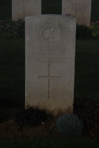 Aubigny Communal Cemetery Extension - Hendricks, F D