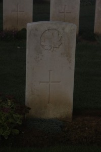 Aubigny Communal Cemetery Extension - Hill, T H