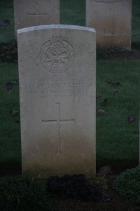 Aubigny Communal Cemetery Extension - Hinchliffe, C W