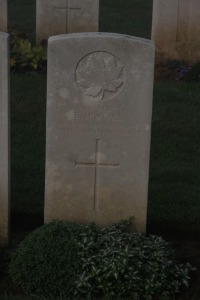 Aubigny Communal Cemetery Extension - Hooper, Ellis