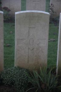 Aubigny Communal Cemetery Extension - Hughes, L