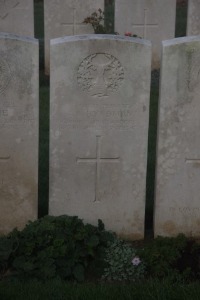 Aubigny Communal Cemetery Extension - Hyndman, Lewis