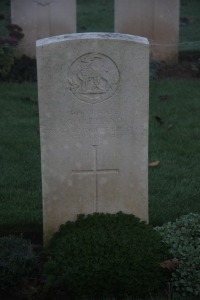 Aubigny Communal Cemetery Extension - Ireland, G