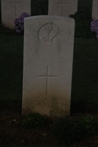 Aubigny Communal Cemetery Extension - Johnson, F