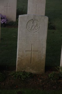 Aubigny Communal Cemetery Extension - Jones, G F