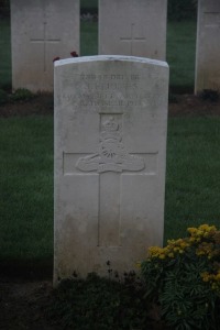 Aubigny Communal Cemetery Extension - Jones, J E