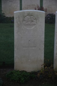 Aubigny Communal Cemetery Extension - Jones, W