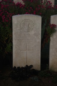 Aubigny Communal Cemetery Extension - Kemp, H