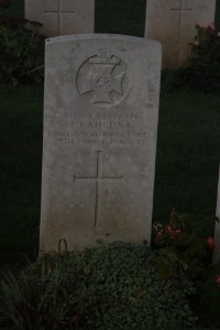 Aubigny Communal Cemetery Extension - Laughna, James