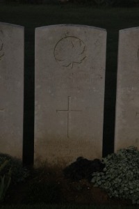 Aubigny Communal Cemetery Extension - Leighton, James Newell