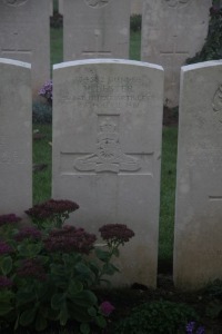 Aubigny Communal Cemetery Extension - Lester, V