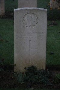 Aubigny Communal Cemetery Extension - MacDonald, Temple William Faber