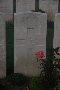 Aubigny Communal Cemetery Extension - MacKie, D R