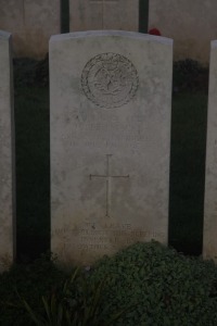 Aubigny Communal Cemetery Extension - MacKie, Joseph