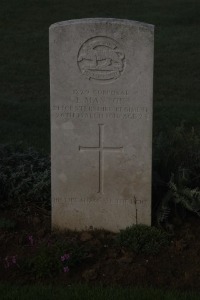 Aubigny Communal Cemetery Extension - Manton, Edward