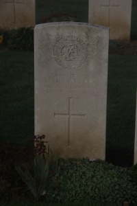 Aubigny Communal Cemetery Extension - McFee, James