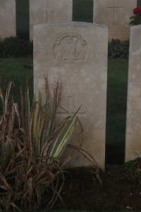 Aubigny Communal Cemetery Extension - McGlashan, Angus