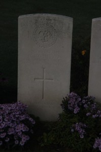 Aubigny Communal Cemetery Extension - McIntyre, Donald