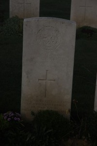 Aubigny Communal Cemetery Extension - McKenzie, William Robert