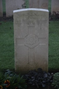 Aubigny Communal Cemetery Extension - Mennell, Frank