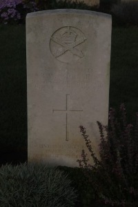 Aubigny Communal Cemetery Extension - Michael, Robert William